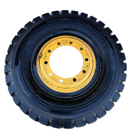 Däck på fälg 10,00-20